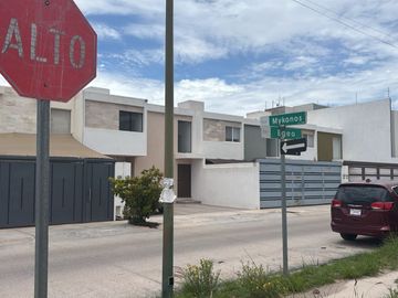 Terreno PLANO en Venta en Villa Magna.