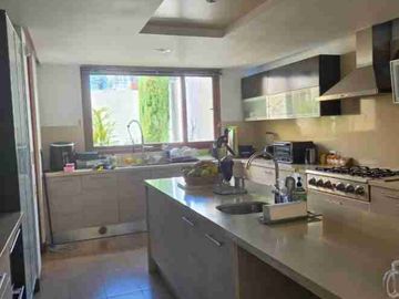 Arriendo linda casa dentro Urbanización el Condado sin amoblar