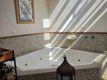 Arriendo linda casa dentro Urbanización el Condado sin amoblar