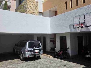 Arriendo linda casa dentro Urbanización el Condado sin amoblar