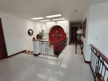 CASA DE 4 RECAMARAS BUGAMBILIAS PRIMERA SECCIÓN