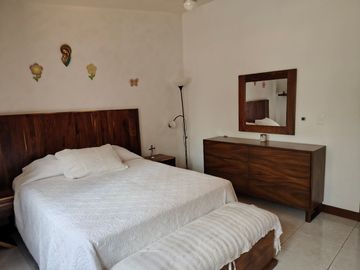 CASA DE 4 RECAMARAS BUGAMBILIAS PRIMERA SECCIÓN