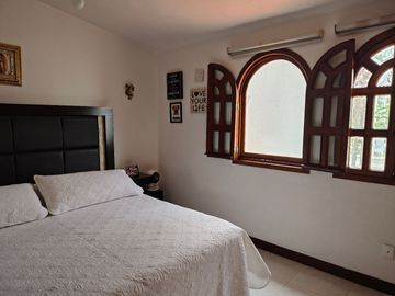 CASA DE 4 RECAMARAS BUGAMBILIAS PRIMERA SECCIÓN