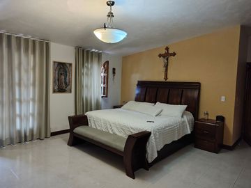 CASA DE 4 RECAMARAS BUGAMBILIAS PRIMERA SECCIÓN