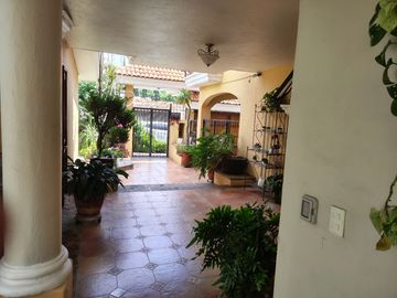 CASA DE 4 RECAMARAS BUGAMBILIAS PRIMERA SECCIÓN