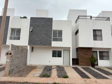 Casa en Venta Modelo Oro a Estrenar de Tres Habitaciones por Carr. Matehuala