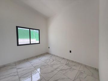 CASA EN VENTA UN NIVEL CON JACUZZI, EN FRACCIONAMIENTO LOMAS DE COCOYOC MORELOS