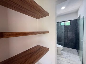 CASA EN VENTA UN NIVEL CON JACUZZI, EN FRACCIONAMIENTO LOMAS DE COCOYOC MORELOS