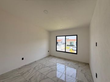 CASA EN VENTA UN NIVEL CON JACUZZI, EN FRACCIONAMIENTO LOMAS DE COCOYOC MORELOS