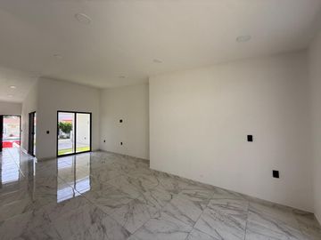 CASA EN VENTA UN NIVEL CON JACUZZI, EN FRACCIONAMIENTO LOMAS DE COCOYOC MORELOS