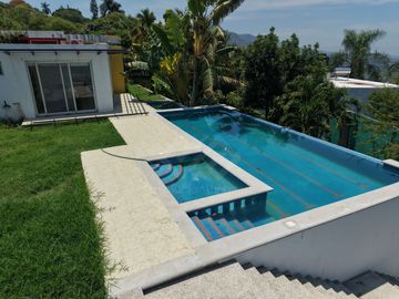 CASA EN VENTA EN JIUTEPEC, MOR. DE 1 NIVEL CON ALBERCA, ALDENTRO DE FRACC CON VIGILANCIA 24/7