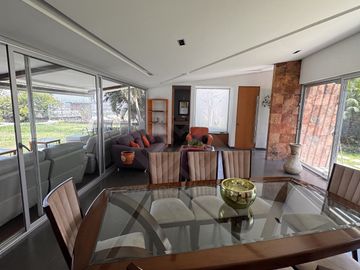 CASA EN VENTA EN JIUTEPEC, MOR. DE 1 NIVEL CON ALBERCA, ALDENTRO DE FRACC CON VIGILANCIA 24/7