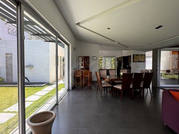 CASA EN VENTA EN JIUTEPEC, MOR. DE 1 NIVEL CON ALBERCA, ALDENTRO DE FRACC CON VIGILANCIA 24/7