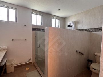CASA EN VENTA EN JIUTEPEC, MOR. DE 1 NIVEL CON ALBERCA, ALDENTRO DE FRACC CON VIGILANCIA 24/7