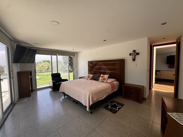 CASA EN VENTA EN JIUTEPEC, MOR. DE 1 NIVEL CON ALBERCA, ALDENTRO DE FRACC CON VIGILANCIA 24/7