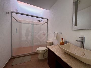 CASA EN VENTA EN JIUTEPEC, MOR. DE 1 NIVEL CON ALBERCA, ALDENTRO DE FRACC CON VIGILANCIA 24/7