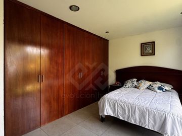 CASA EN VENTA EN JIUTEPEC, MOR. DE 1 NIVEL CON ALBERCA, ALDENTRO DE FRACC CON VIGILANCIA 24/7
