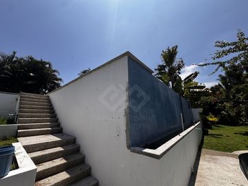 CASA EN VENTA EN JIUTEPEC, MOR. DE 1 NIVEL CON ALBERCA, ALDENTRO DE FRACC CON VIGILANCIA 24/7