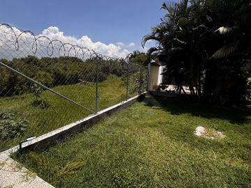 CASA EN VENTA EN JIUTEPEC, MOR. DE 1 NIVEL CON ALBERCA, ALDENTRO DE FRACC CON VIGILANCIA 24/7