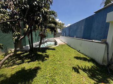 CASA EN VENTA EN JIUTEPEC, MOR. DE 1 NIVEL CON ALBERCA, ALDENTRO DE FRACC CON VIGILANCIA 24/7