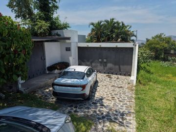 CASA EN VENTA EN JIUTEPEC, MOR. DE 1 NIVEL CON ALBERCA, ALDENTRO DE FRACC CON VIGILANCIA 24/7