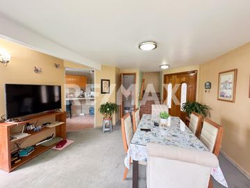 Casa en venta en Jesús del Monte, Cuajimalpa, CDMX. Con 2 recamaras, 3 baños y servicios básicos.
