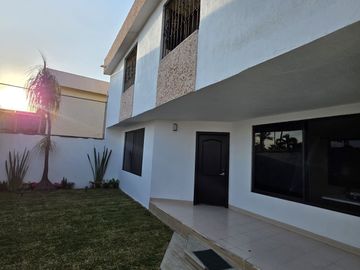 CASA EN VENTA CUAUTLA MORELOS A UN COSTADO DE THE HOME DEAPOT, 3 RECAMARAS TERRAZA CON JARDIN COCHERA TECHADA
