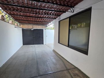 CASA EN VENTA CUAUTLA MORELOS A UN COSTADO DE THE HOME DEAPOT, 3 RECAMARAS TERRAZA CON JARDIN COCHERA TECHADA