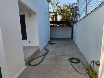CASA EN VENTA CUAUTLA MORELOS A UN COSTADO DE THE HOME DEAPOT, 3 RECAMARAS TERRAZA CON JARDIN COCHERA TECHADA