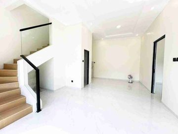 Jual Rumah Luas 2 Lantai Siap Huni Strategis di Pamulang