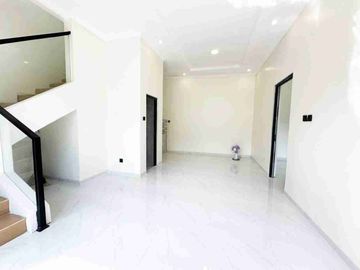 Jual Rumah Luas 2 Lantai Siap Huni Strategis di Pamulang