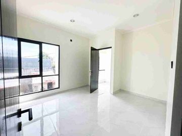 Jual Rumah Luas 2 Lantai Siap Huni Strategis di Pamulang