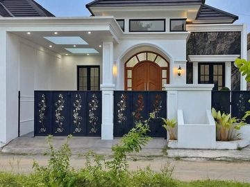 DALAM KOMPLEK PINGGIR JALAN KARYA WISATA MEDAN JOHOR LEBAR 8 METER