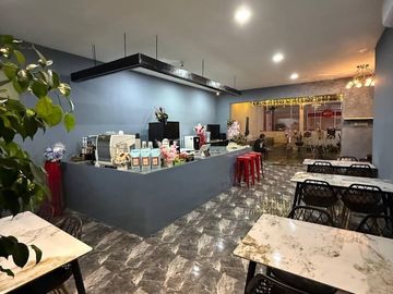 Over kontrak restoran dengan lokasi strategis di jalur utama Jl.Pondok Cabe raya, berada di area dengan lalu lintas yang ramai dan mudah dijangkau.