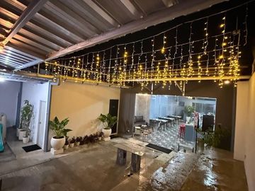 Over kontrak restoran dengan lokasi strategis di jalur utama Jl.Pondok Cabe raya, berada di area dengan lalu lintas yang ramai dan mudah dijangkau.