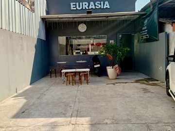 Over kontrak restoran dengan lokasi strategis di jalur utama Jl.Pondok Cabe raya, berada di area dengan lalu lintas yang ramai dan mudah dijangkau.