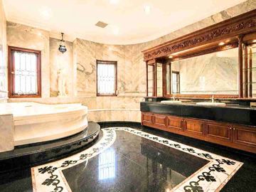 FOR SALE BUKIT GOLF PONDOK INDAH
LUXURY HOUSE
SEMI FURNISHED