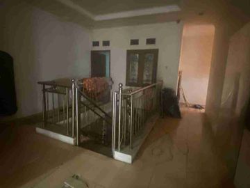 rumah megah 4 kamar anti banjjir 
di Klender duren sawit