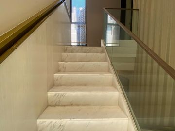 Sewa Rumah Fully Furnished 3 Lantai di Cluster Asya Jakarta Garden City, Cakung – Siap Huni & Elegan! 007