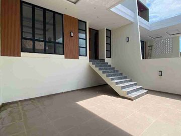 Rumah Hook Full Renovasi di Pine Garden dekat Tiban Centre