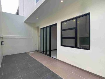 Rumah Hook Full Renovasi di Pine Garden dekat Tiban Centre