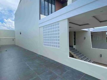 Rumah Hook Full Renovasi di Pine Garden dekat Tiban Centre