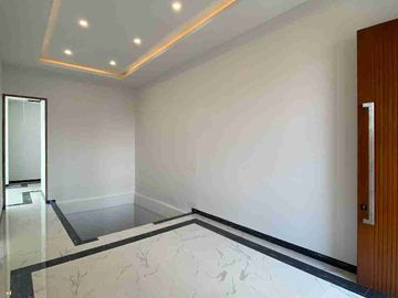 Rumah Hook Full Renovasi di Pine Garden dekat Tiban Centre