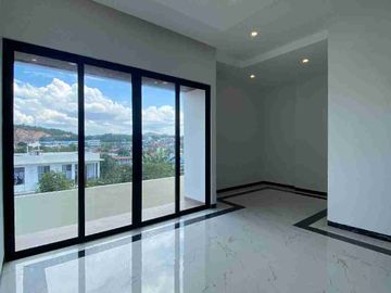 Rumah Hook Full Renovasi di Pine Garden dekat Tiban Centre