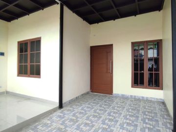 Rumah 2 Lantai, 3 Kamar Tidur Siap Huni di Sepatan