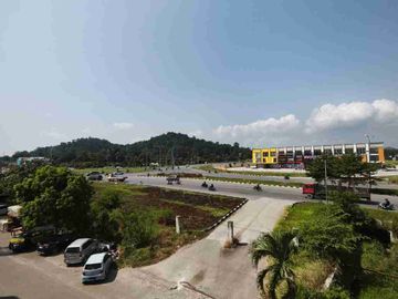 2 Unit Ruko Gandeng di Center Park Dekat Bundaran Simpang Basecamp Batu Aji