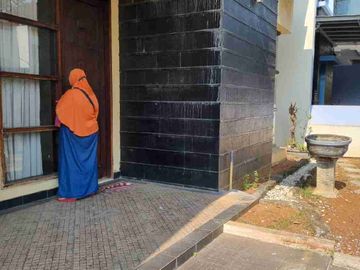 dijual murah rumah bagus 2 lantai dekat sekolah di cluster depan harapan indah bekasi