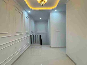 Rumah mewah siap huni dalam townhouse