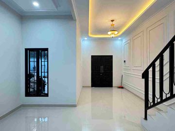 Rumah mewah siap huni dalam townhouse