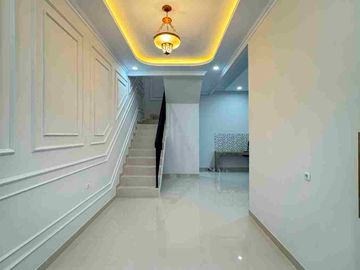 Rumah mewah siap huni dalam townhouse